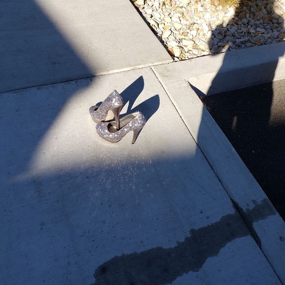 Shoes - Picture 2 of 8